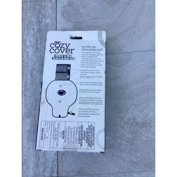 ~Penn State Cozy Cover on-the-go Changing Pad Cushioned 20" x 23" with Pockets - Picture 2 of 2
